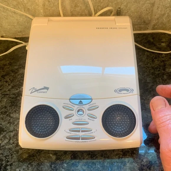 Sharper Image AM/FM Alarm Clock Sound Soother 20 for iPod/MP3 Players - Picture 7 of 13